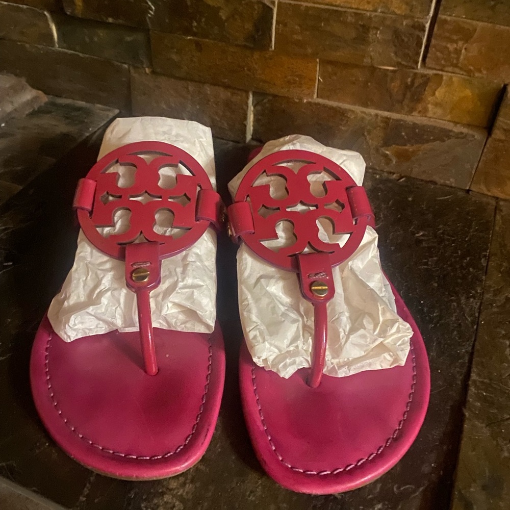 Fuchsia Tory Burch sandals size 8m